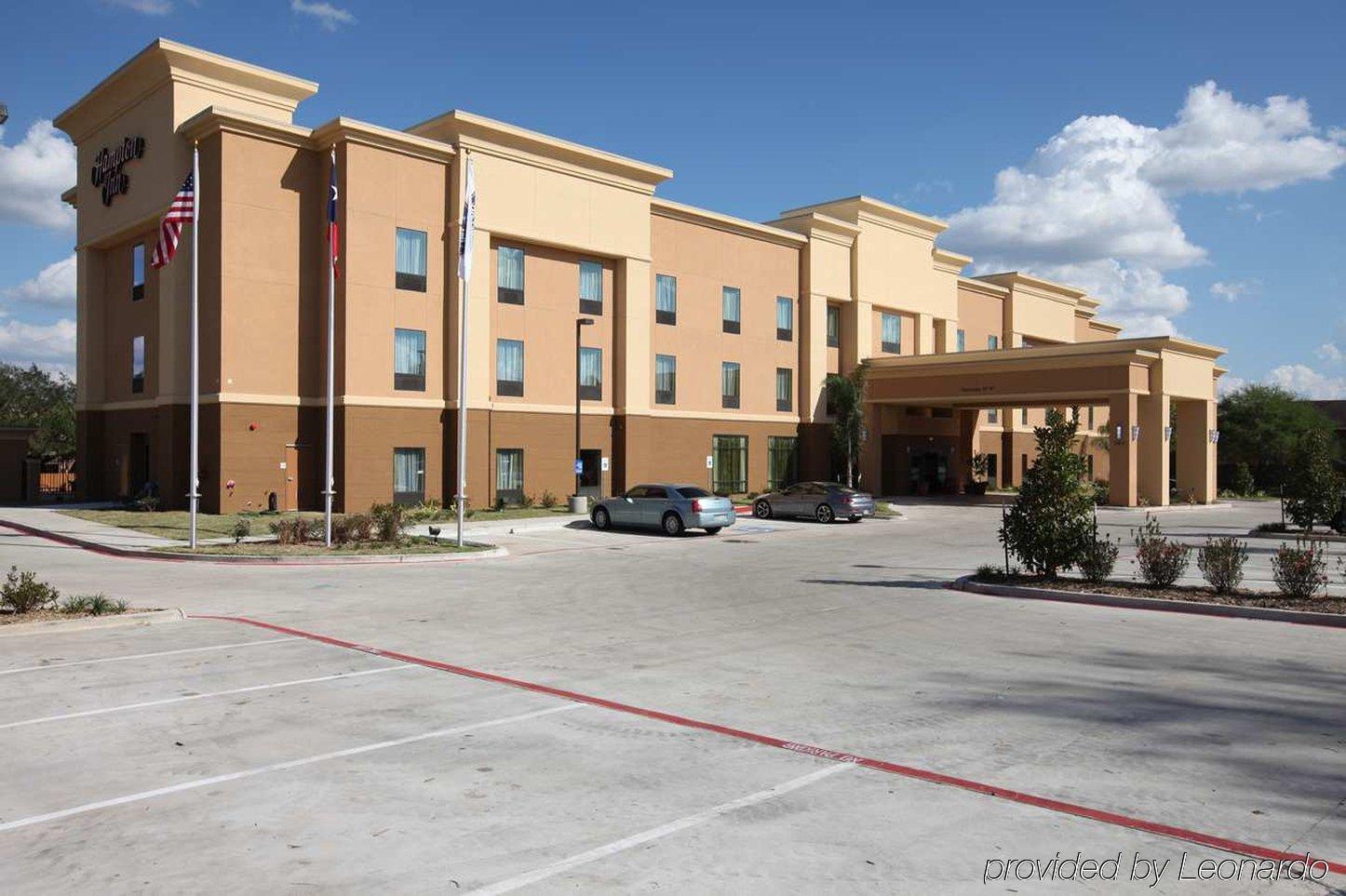 Hampton Inn Beeville Exterior photo